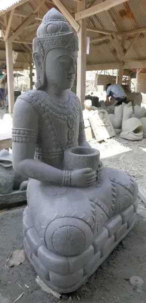 Product image 4 of the product “Seated Buddha in Thai style made of Riverstone, Holds a vessel in his hands, H. 154cm. ”